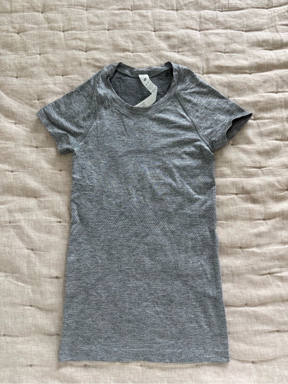 Lululemon Swiftly Tech 2.0 Short Sleeve Hip Length Size 2